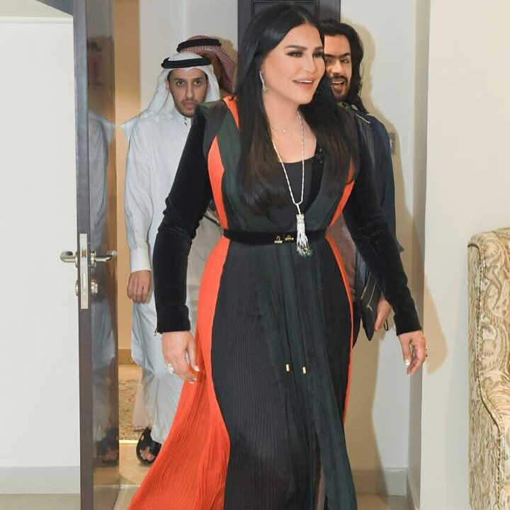 بالفيديو - بعد أزمة الترحيل شاهدوا كيف عايدت أحلام زوجها بطريقة رومنسية... ما قالته مؤثر جداً