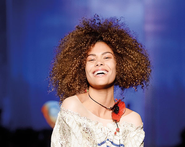 Jean Paul Gaultier - الشعر الأجعد
