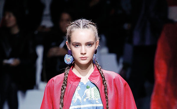 Emporio Armani - الضفائر
