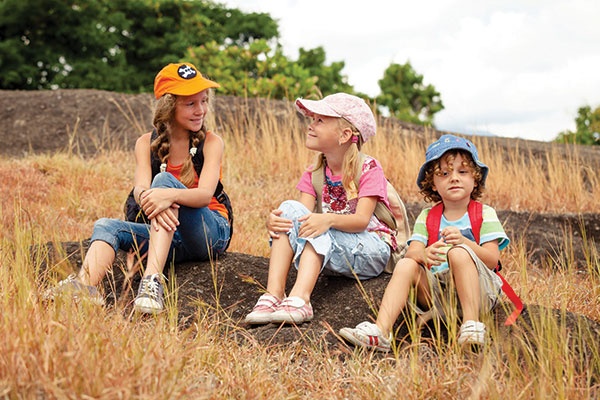 لهذه الأسباب على الطفل المشاركة في مخيم صيفي