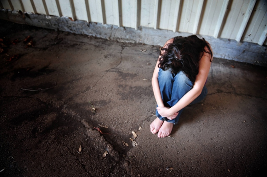 لا يصدّق- شرطي يعاقب ابنته بالاغتصاب في مركز عمله... إليكم التفاصيل