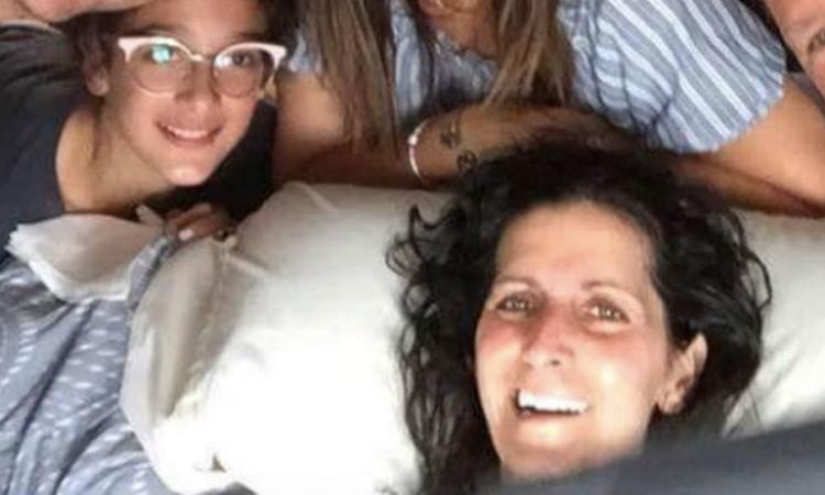 بالفيديو- مريضة سرطان تمضي أوقاتها الأخيرة برفقة أسرتها... إليكم مشاهد الوداع المؤثرة