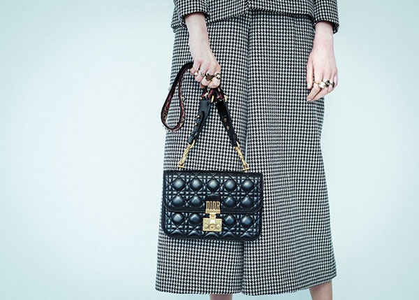 حقيبة DiorAddict لمسة عملية لتصميم كلاسيكي