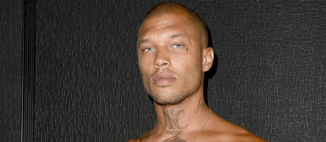 هل تتذكرون السجين الوسيم الذي أصبح عارض أزياء؟ إليكم ما فعله بزوجته