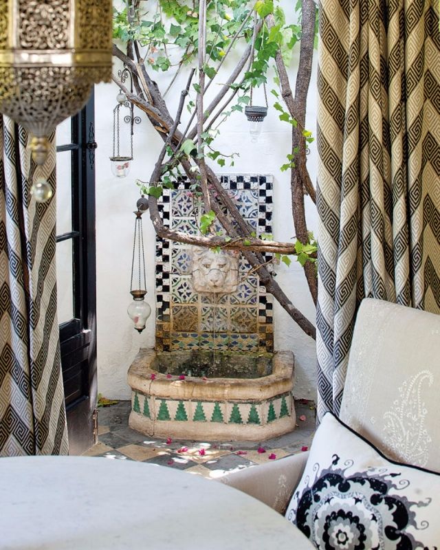 فضاء خارجي يشكل امتداداً لصالة الطعام