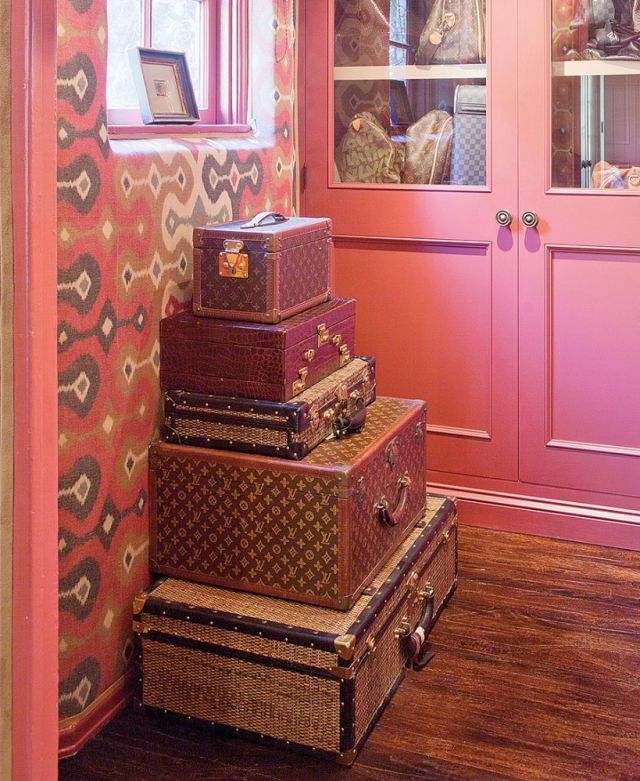 زاوية الحقائب في غرفة الملابس