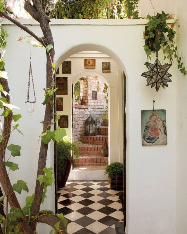 ممر يؤدي الى الحديقة