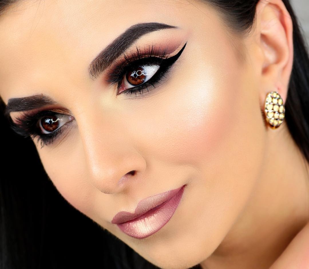 بالفيديو - هذه الطريقة هي الأسهل لرسم حاجبيك من دون وشم... غرابتها ستعجبك