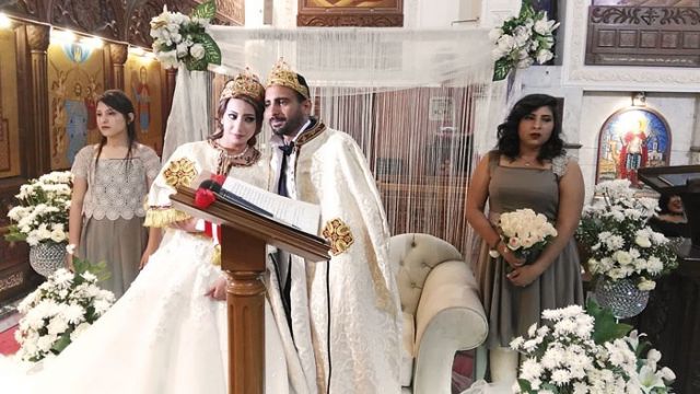 مادونا ومارتينا أختا العروس أثناء مراسم الزفاف