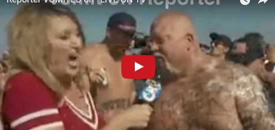 بالفيديو - مراسلة تتعرض لموقفٍ محرج بعدما تقيأ رجلٌ عليها مباشرةً على الهواء!!