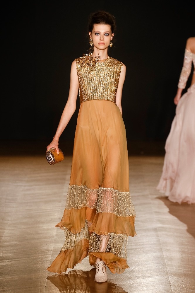 بالصور- السبعينات في مجموعة داني أطرش خلال اسبوع الموضة للأزياء الراقية في باريس