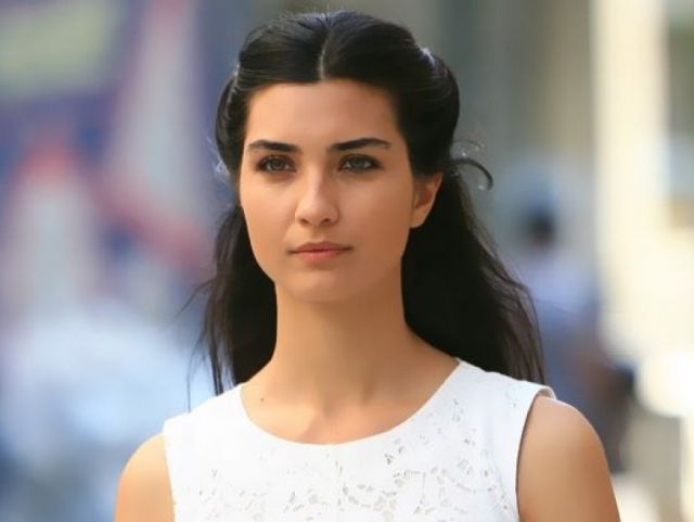 الصورة الأولى لتوبا بويوكوستن بعد ظهورها مع حبيبها الجديد!!