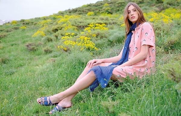 • فستان من Essentiel
• وشاح من High
• حذاء من Antonio Marras
