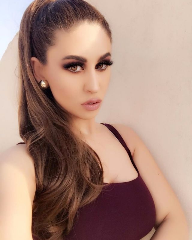 بالفيديو والصور- مي سليم تظهر بنحافة غريبة... «فوتوشوب» أم حقيقة؟