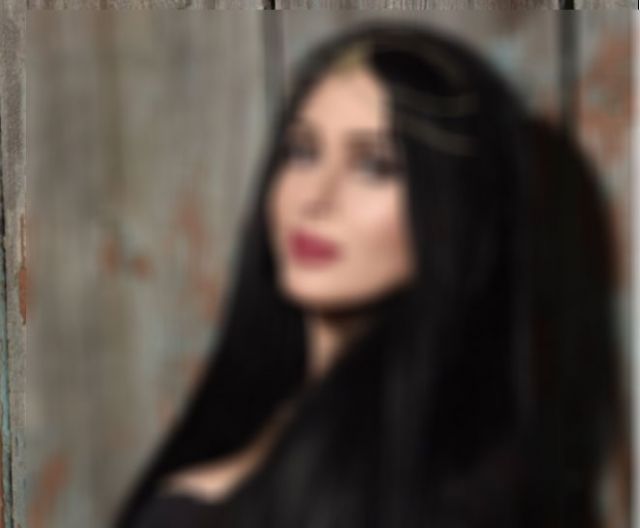 بالفيديو - فنانة سورية تفقد أعصابها في بثٍ مباشر: السعودية تاج رأس السعوديين فقط.. وإهانة للسوريين ممنوع!!