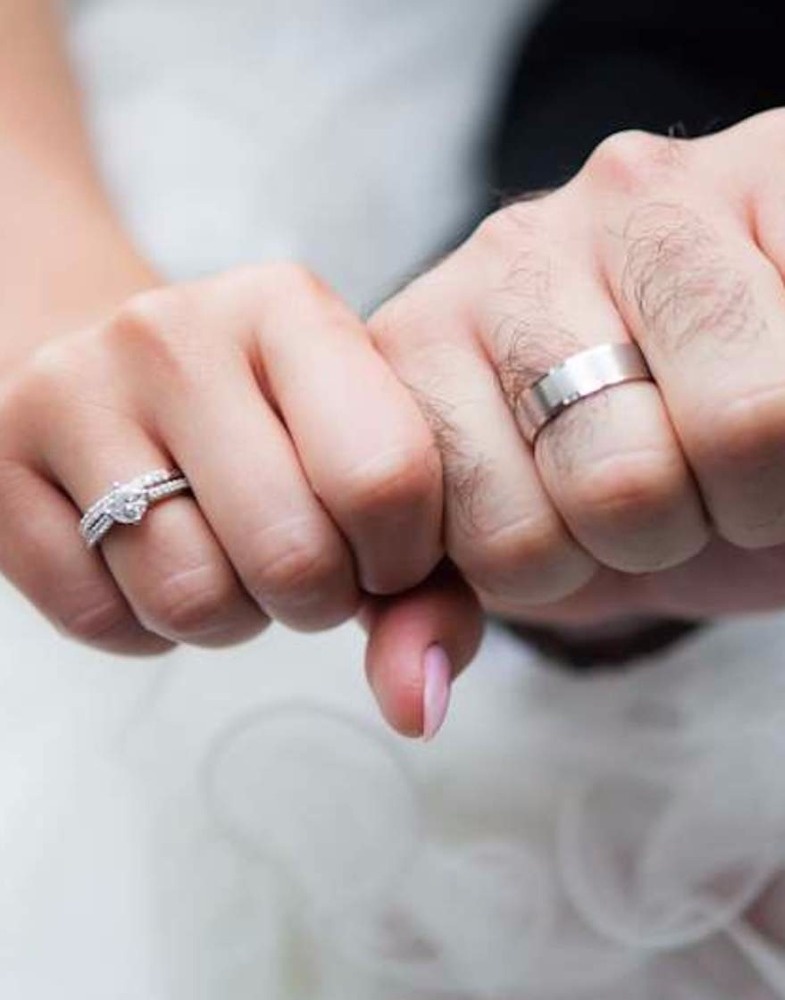 بالصور- أراد طلب الزواج من حبيبته فارتبط بشقيقتها... والسبب إنساني ومؤثر