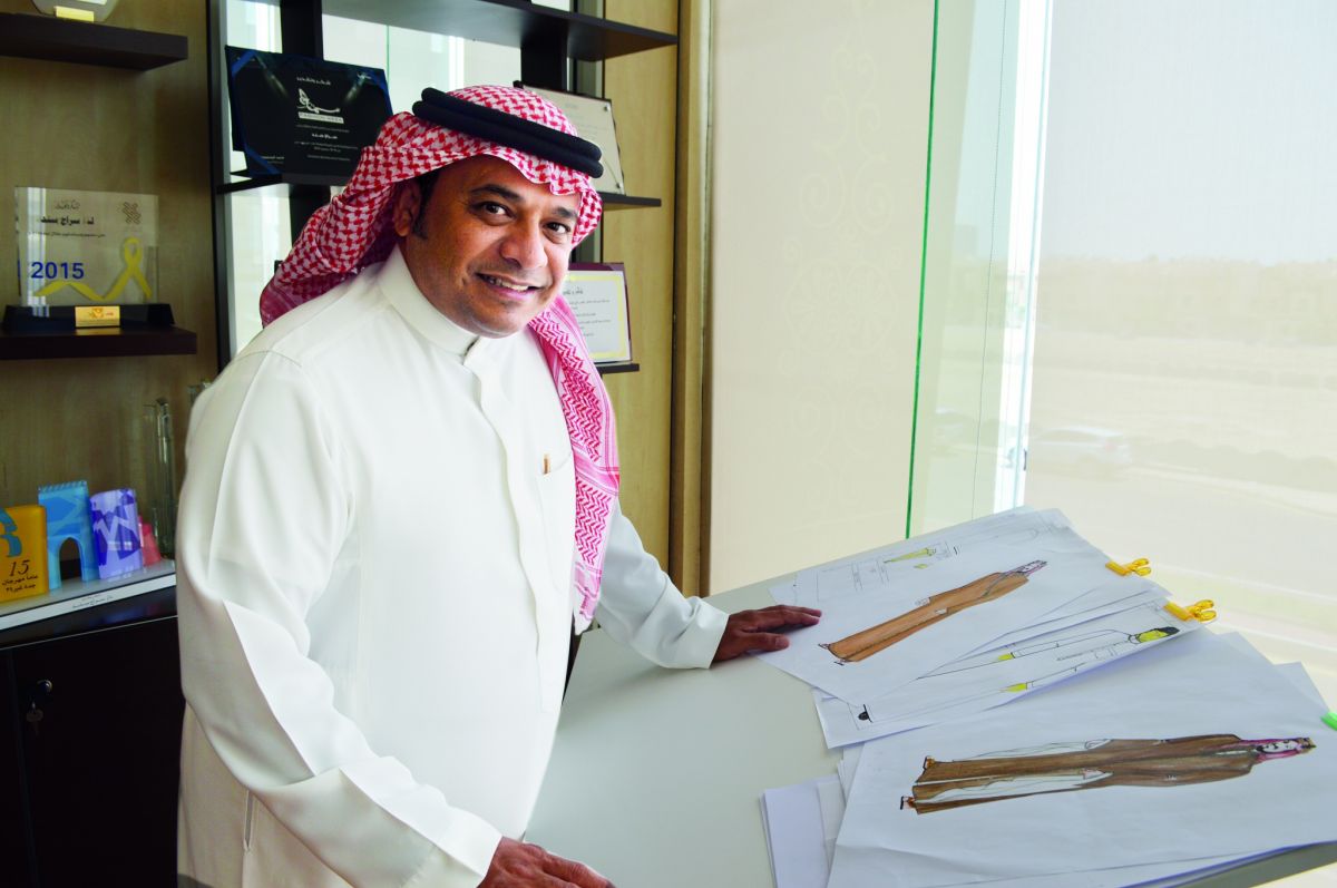 المصمّم السعودي سراج سند: يفوح من تصاميمي عطر التراث