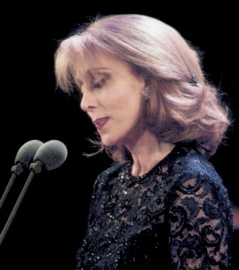 فيديو نادر للسيدة فيروز - شاهدوا كيف كانت تمضي يومها