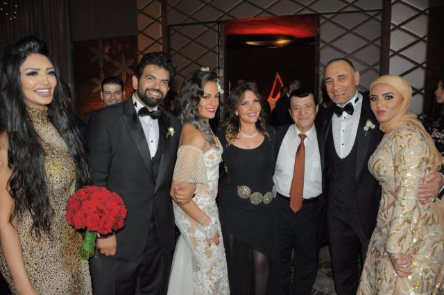 بالصور- شاهدوا كيف أطلت شيرين في حفلة زفاف بالقاهرة؟ وظهور نادر لزوجة علي الحجار