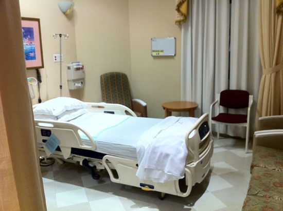 خطيب فنانة مصرية يتعرض لحادث كاد يصيبه بشلل