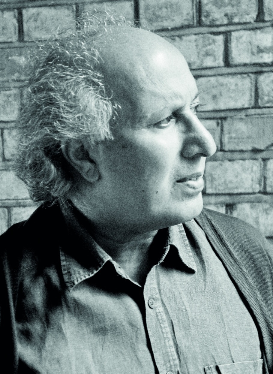 الشاعر العراقي عبدالكريم كاصد  يستمع الى قصيدته مثل أي قارئ: «لا أريد أن أعرّف الشّعر... أريده أن يعرّفني»