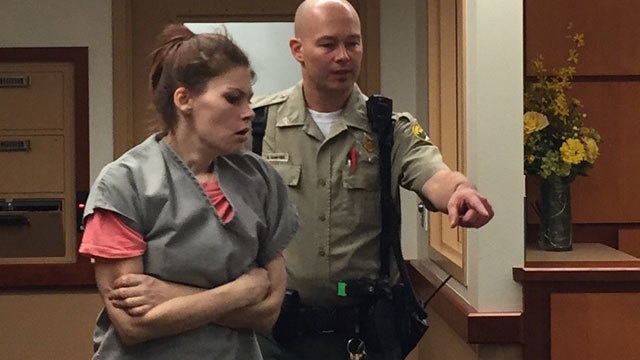 غريب وصادم- حقنت أطفالها بمادة مخدّرة لتساعدهم على النوم... وردة فعل الأب أكثر فظاعة