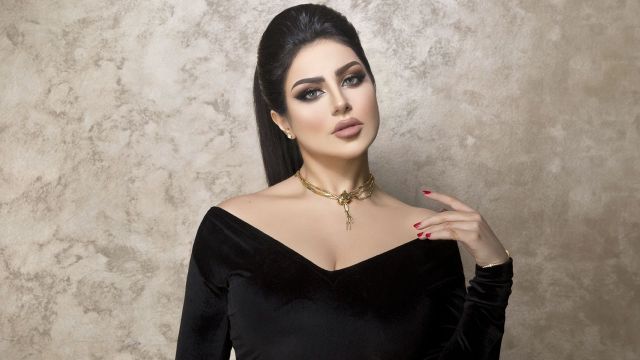 بالفيديو - إعلامية سعودية تشنّ هجوماً عنيفاً على حليمة بولند بسبب فيديوهاتها المصوّرة من الخلف!!