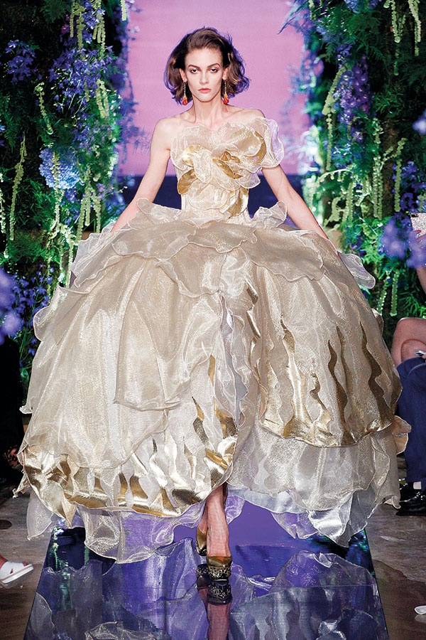 بالصور عرض Guo Pei
للأزياء الراقية