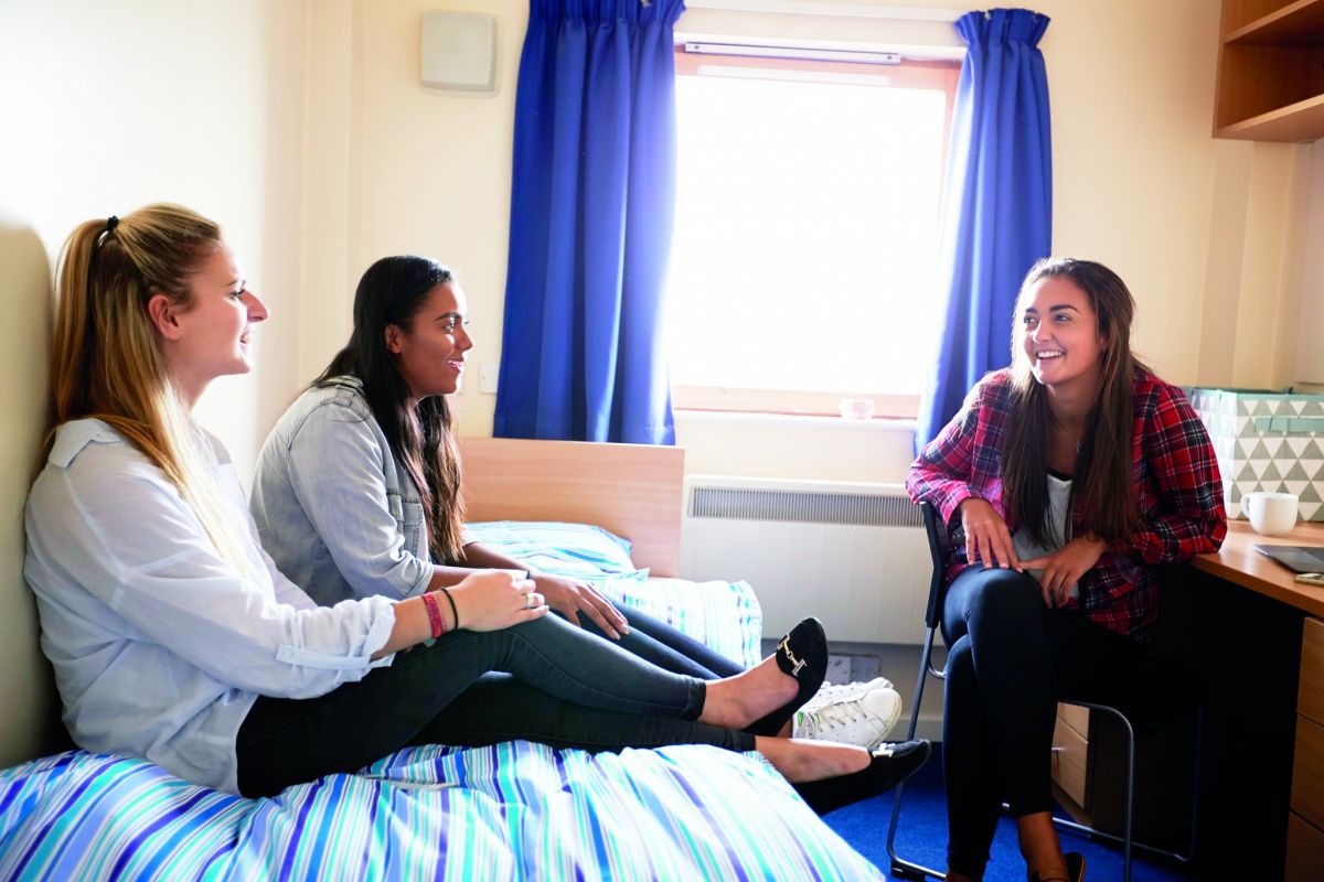 «لها» تفتح ملف السكن الجامعي المشترك... حسناته وسيئاته