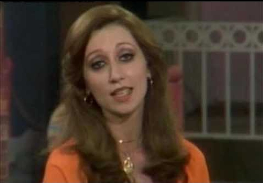 بالصور- شاهدوا كيف أصبحت هدى حداد شقيقة السيدة فيروز بعد تقدمها في السن... هكذا تغيّر شكلها