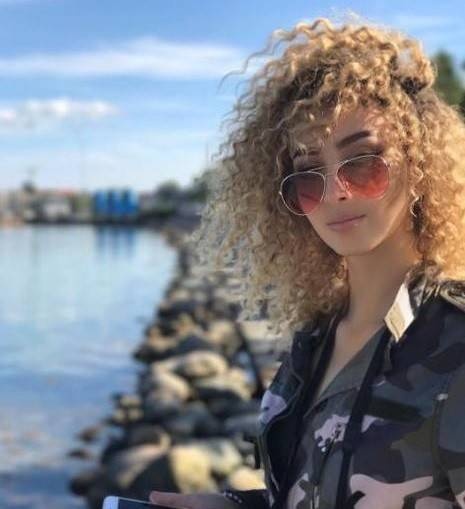 بالصور - هذه ليست ميريام فارس...تعرّفوا إلى شبيهتها العجيبة وجنسيتها العربية!