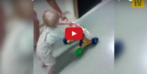 فيديو مؤثر قبل لحظات من بتر قدم رضيع مشى أولى خطواته... احذروا هذا المرض المفاجىء!