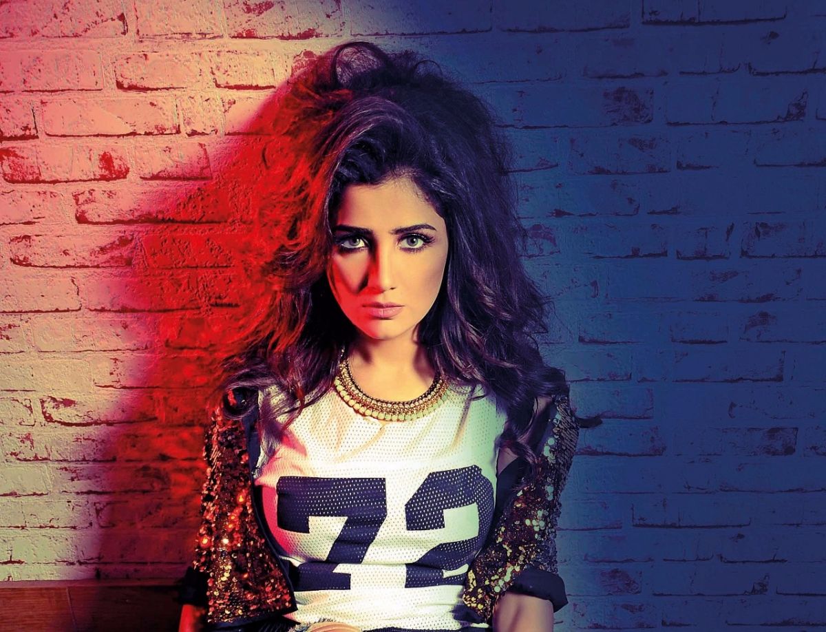 مي عمر تكشف: هذا ما يفعله تامر حسني في موقع التصوير