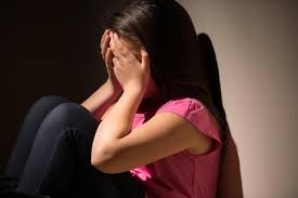 قضية تهز العالم العربي.. عماني يغتصب 3 أطفال وغضب واسع من حكم المحكمة!