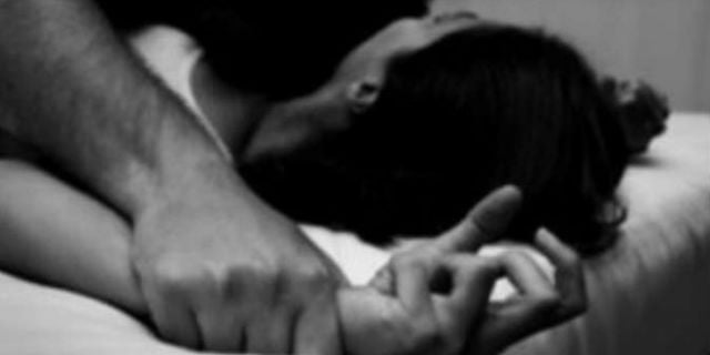 بعد مرور 44 عاماً.. نجم عالمي يكشف تعرّضه للتحرش الجنسي في طفولته