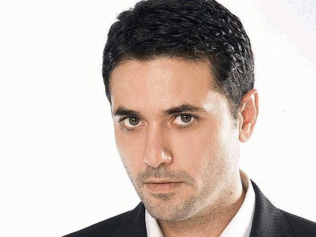 بالصور- هذا ما فعله أحمد عز بعد خسارته أمام زينة... مَن هي الفتاة التي ظهرت في عيد ميلاده؟