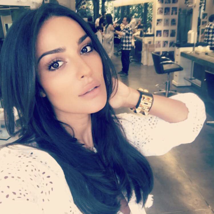 بالصور - نجمة أميركية تقلّد إطلالة بطلة 