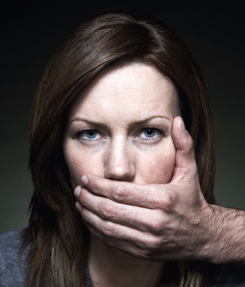 لن تصدّقوا - مراهق يغتصب والدته أثناء نومها... وما قاله خلال التحقيق صادم