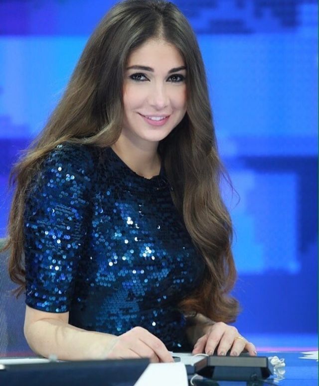 بالصور- تعرّفوا إلى ابنتي ديما صادق... هل ورثتا جمالها؟ وما قصة تخلي زوجها عن الجنسية اللبنانية؟