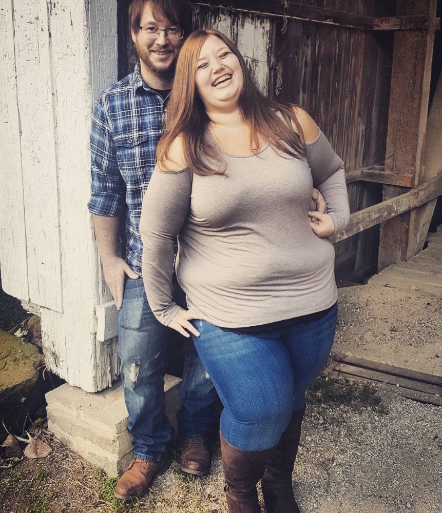 بالصور- سخروا من سمنتها وبعد أشهر فاجأتهم بشكلها... إليكم سر خسارتها لـ108 كيلو