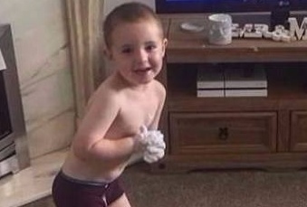 بالصور - لا تفوتوا مشاهدة ماذا فعل طفل تركته والدته بمفردته!