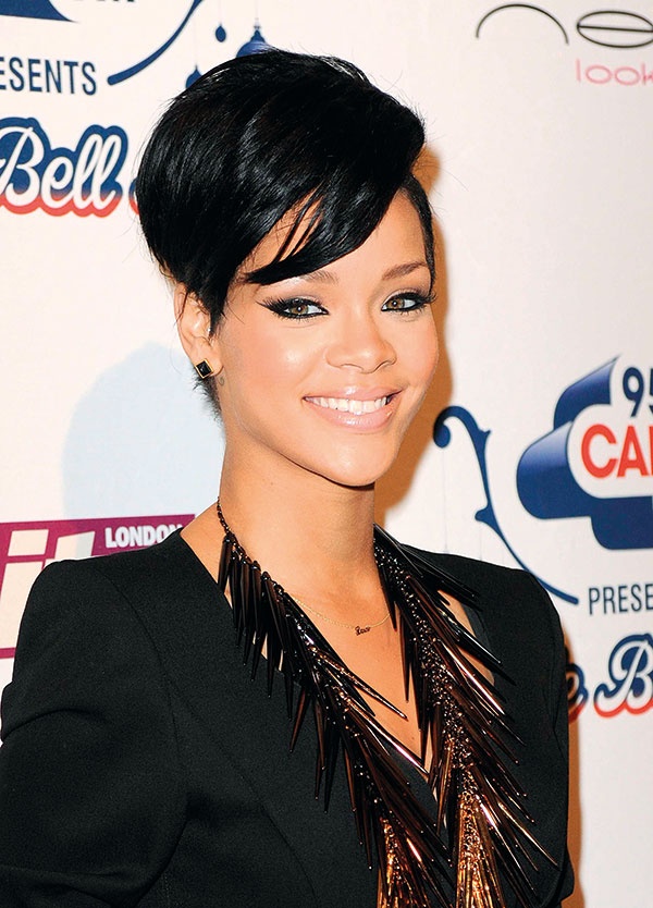 تعلّّمي تطبيق ماكياج Rihanna ريهانا