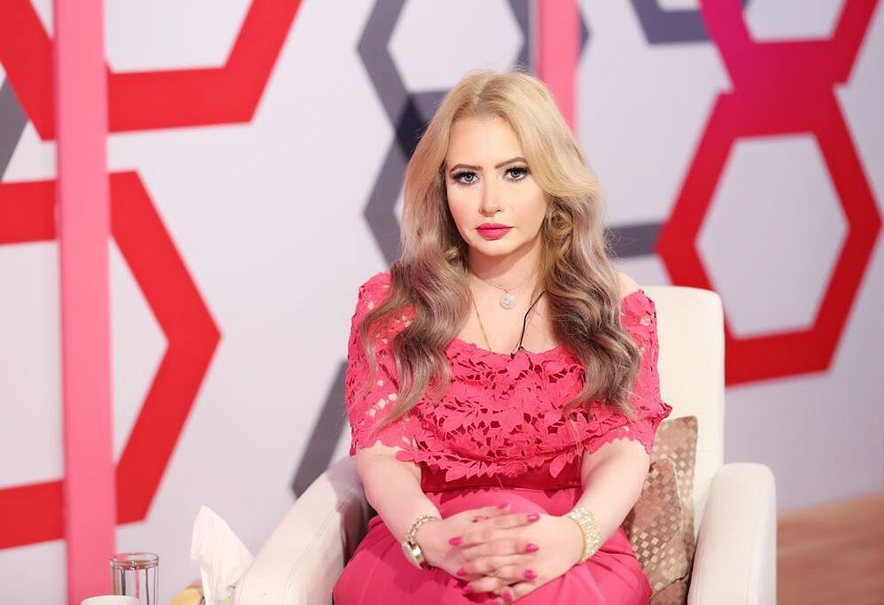 بالفيديو - ردّ ناري من مي العيدان على منتقدي شعرها ومكياجها... مَن وصفت بالوقح والمثلي؟