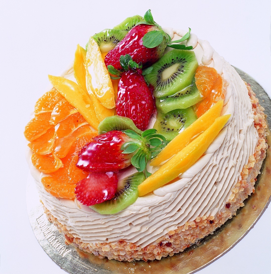 جاتوه مزين بالفاكهة الطازجة