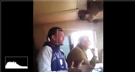 فيديو كارثي - سائقون مصريون يتعاطون الحشيش وهم يقودون القطار!!