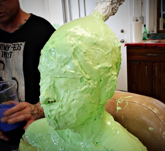 نجمة عالمية جميلة تصدم العالم بهذه الصورة.. خمنوا من هي