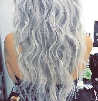 بالصور - شقيقة نجم عالمي تبهر العالم بعينيها الشبيهتين بالدمى!!