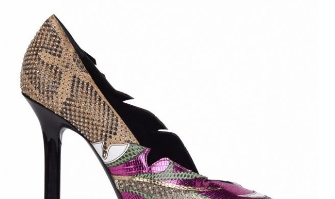 بالصور والأسعار- اكتشفي أحدث إصدارات سان لوران الغريبة!! لن تصدقي ماذا وضع في كعب الحذاء ‎