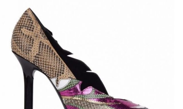 بالصور والأسعار- اكتشفي أحدث إصدارات سان لوران الغريبة!! لن تصدقي ماذا وضع في كعب الحذاء ‎