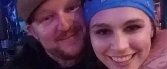 عروس تسحب مسدساً من أسفل فستان زفافها وتطلق النار على عريسها!!